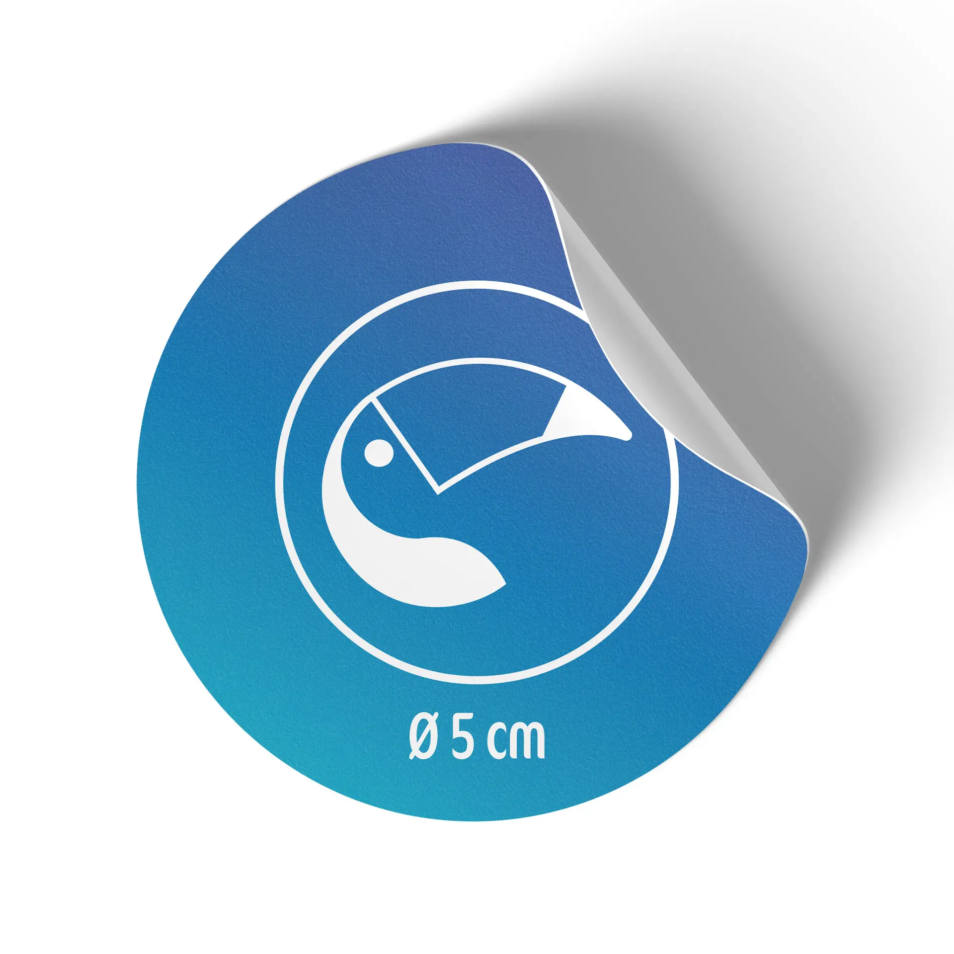 Ronde, gepersonaliseerde label, 5 cm in diameter, met een witte afbeelding op een blauwe achtergrond en een afneembare rand.