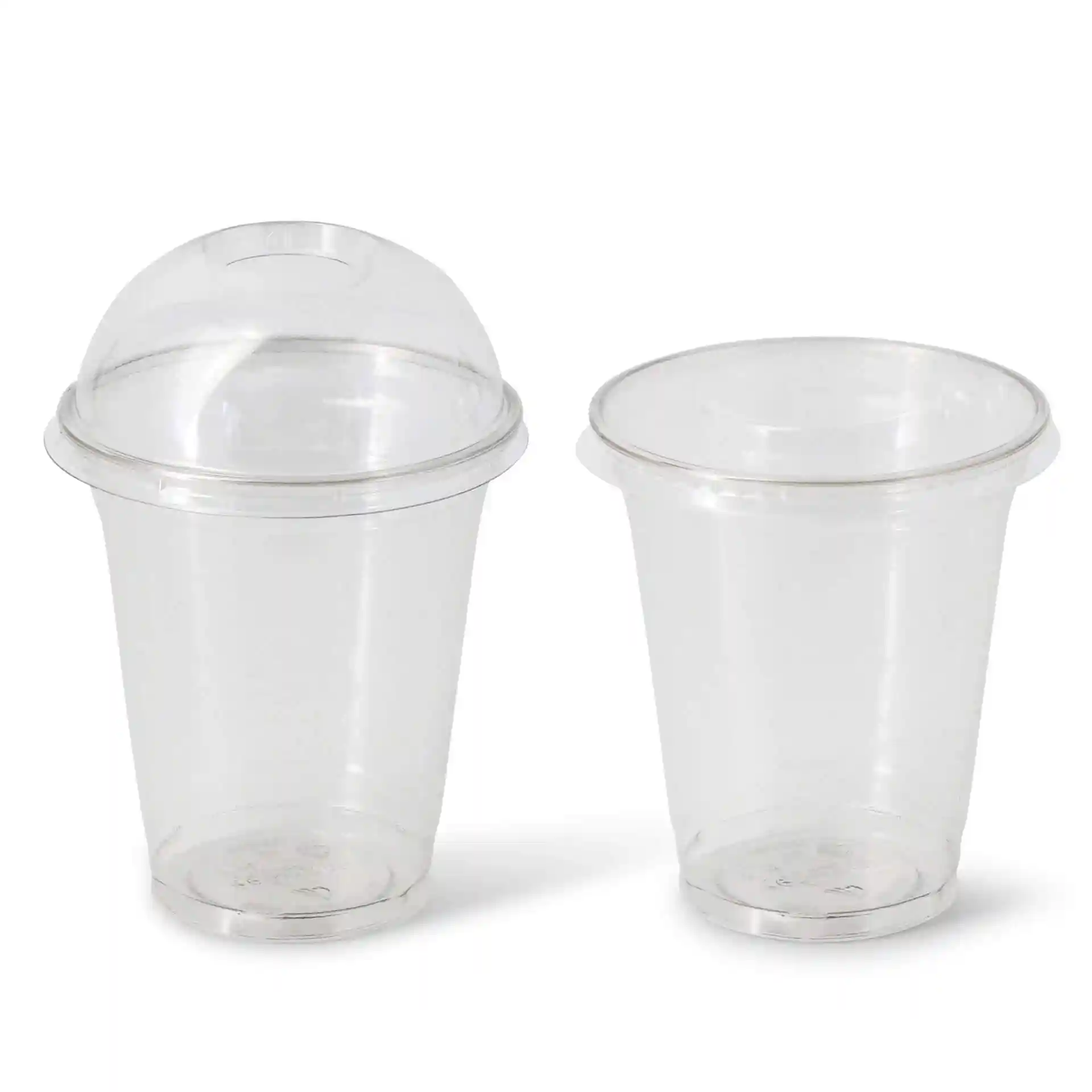 Transparante 12 oz rPET bekers, één met een dome deksel en één zonder, naast elkaar weergegeven.