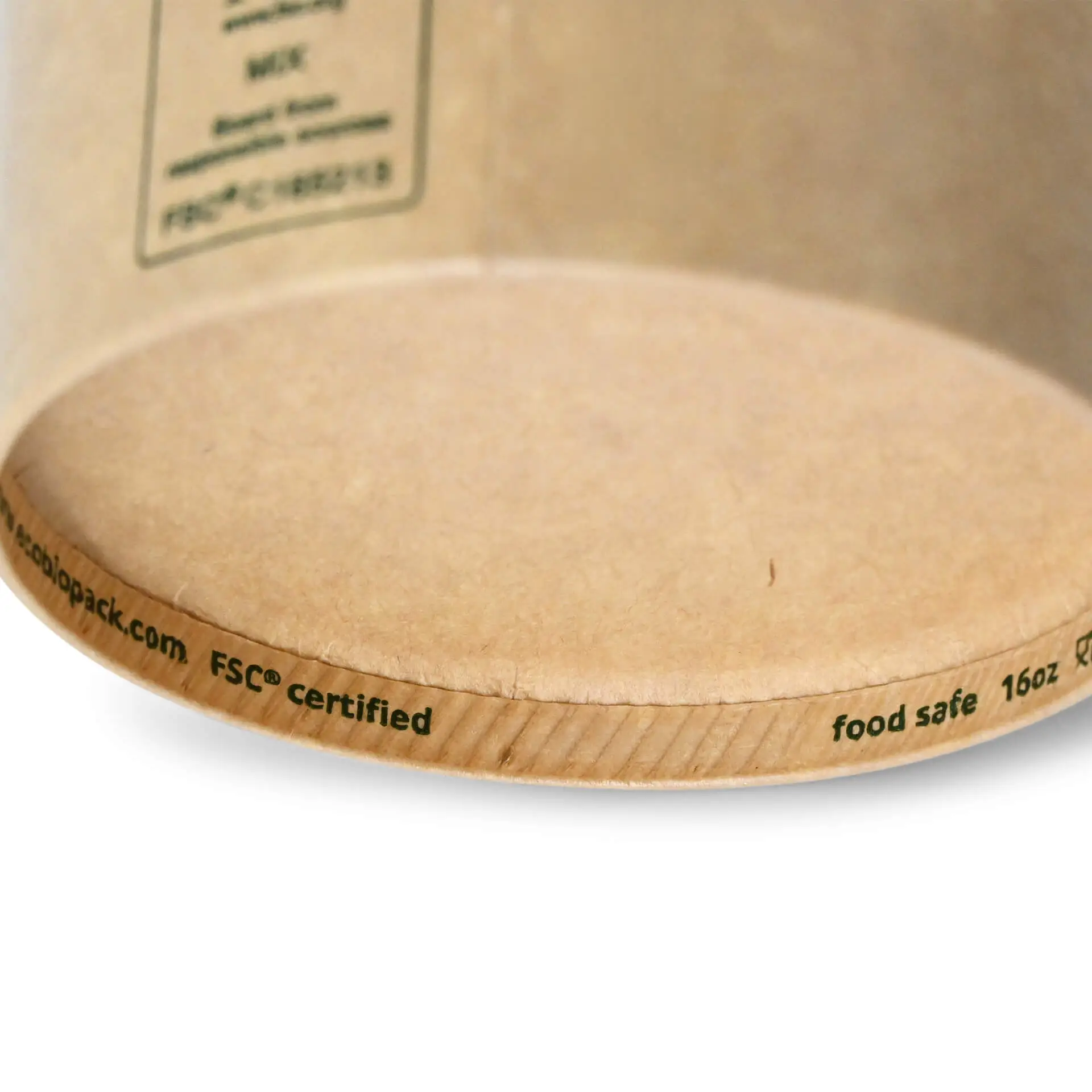 Bruine papieren ijsbeker met een inhoud van 16 oz; heeft FSC-certificering en is biologisch afbreekbaar.