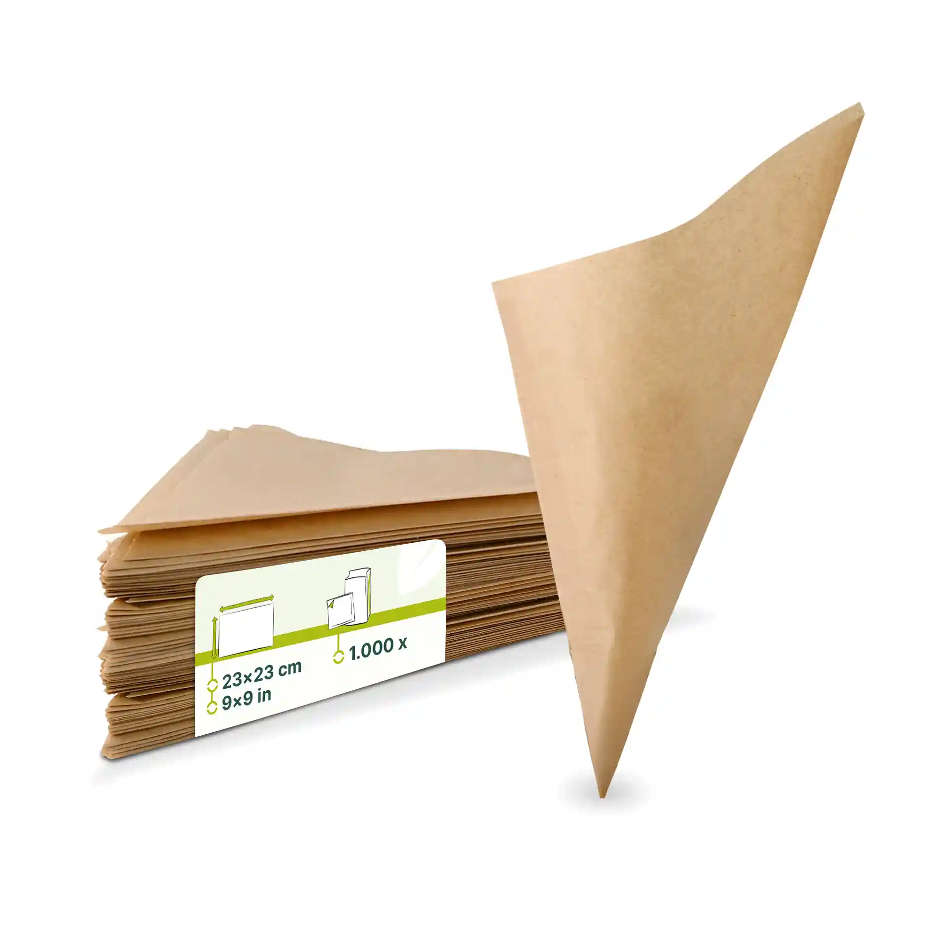 Bruine papieren frietzakken, 23 × 23 cm, gestapeld met één zak in kegelvorm bovenop.