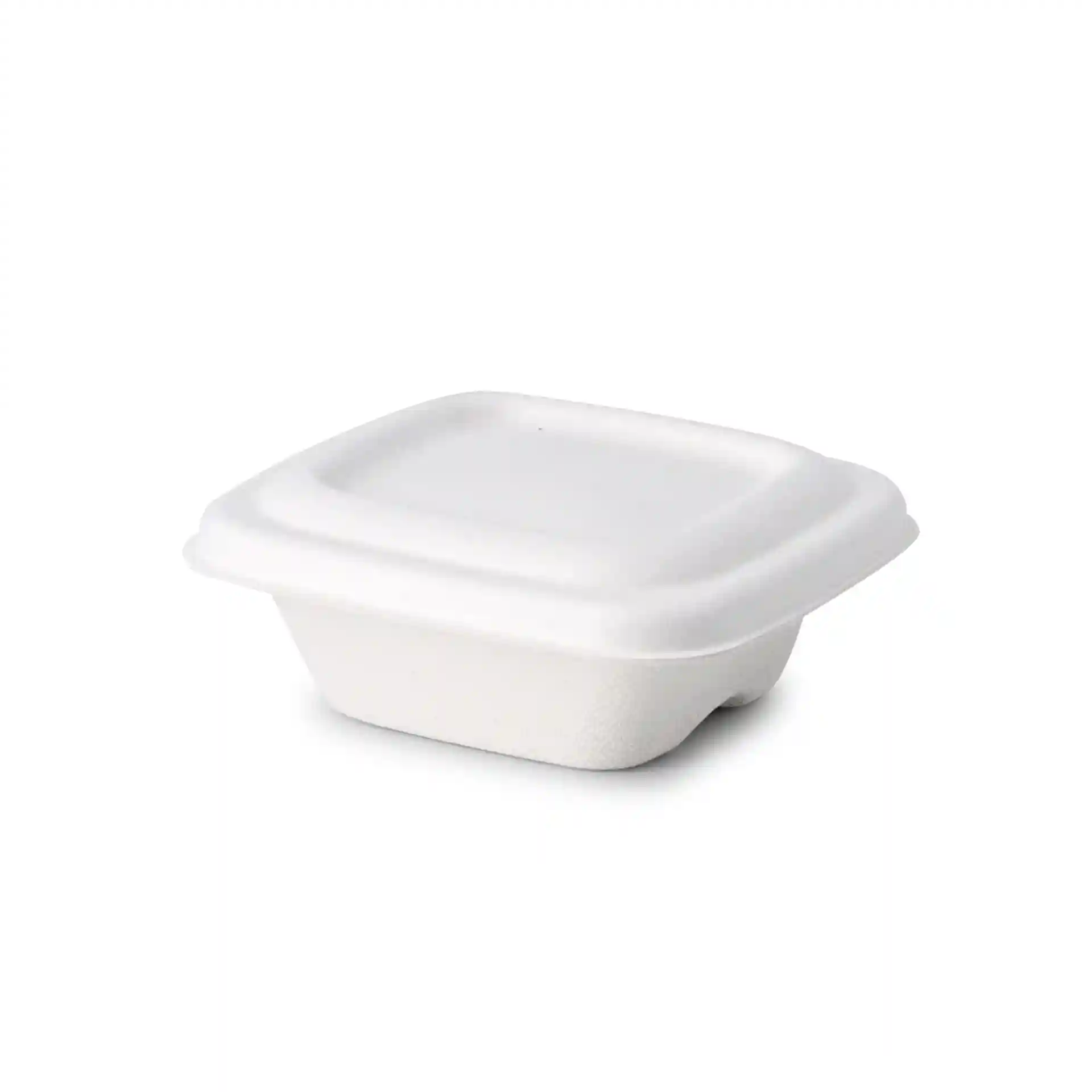 Witte vierkante beker van suikerriet, 81 x 81 x 27 mm, met een vlakke deksel.