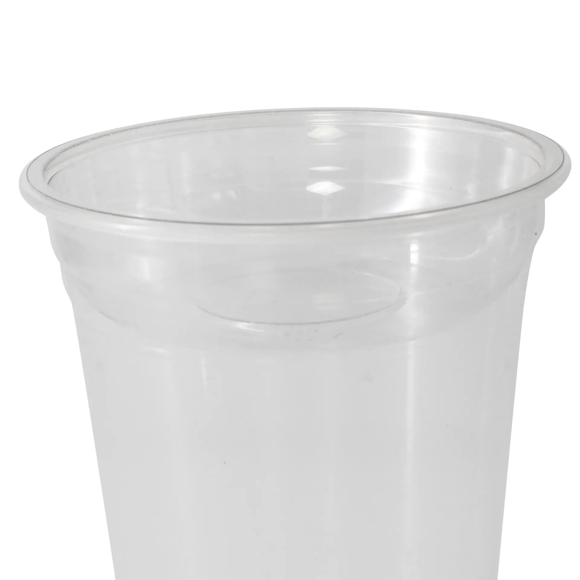 Duidelijke PET-inzetbeker met een diameter van 95 mm en een volle inhoud van 130 ml.