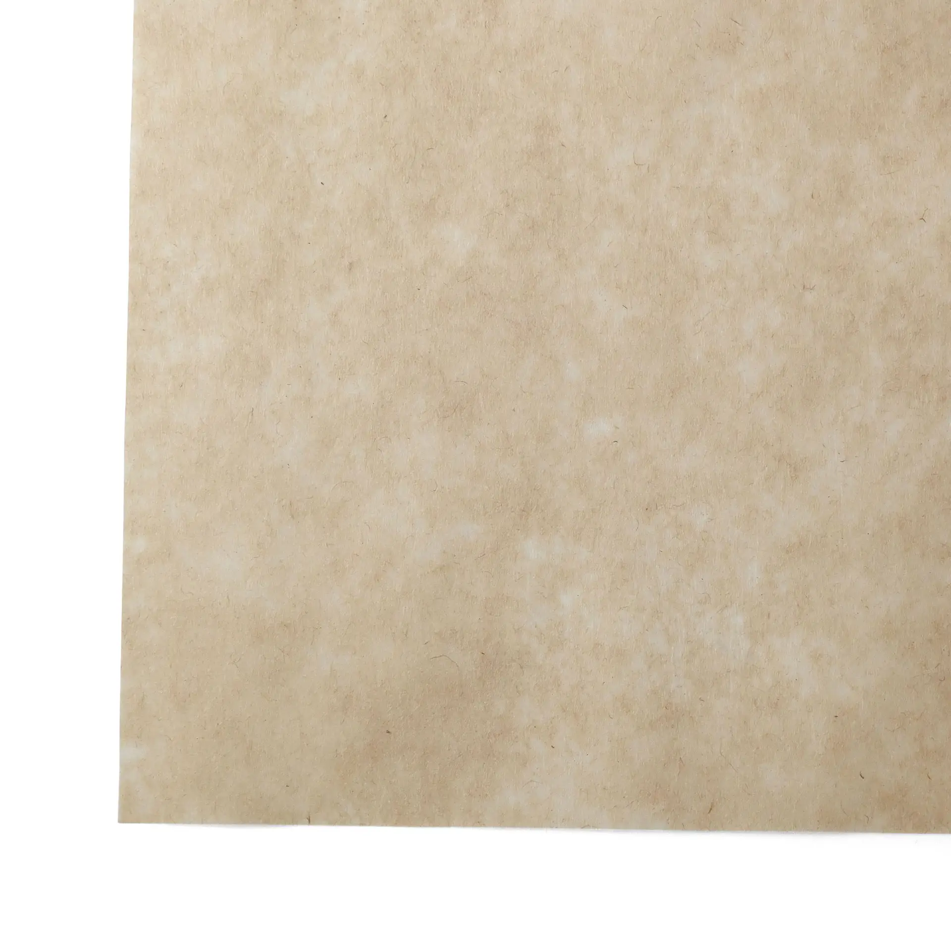 Bruin vetvrij inpakpapier, voorgemeten formaat 37,5 x 50 cm, geschikt voor warme en koude voedingsmiddelen.