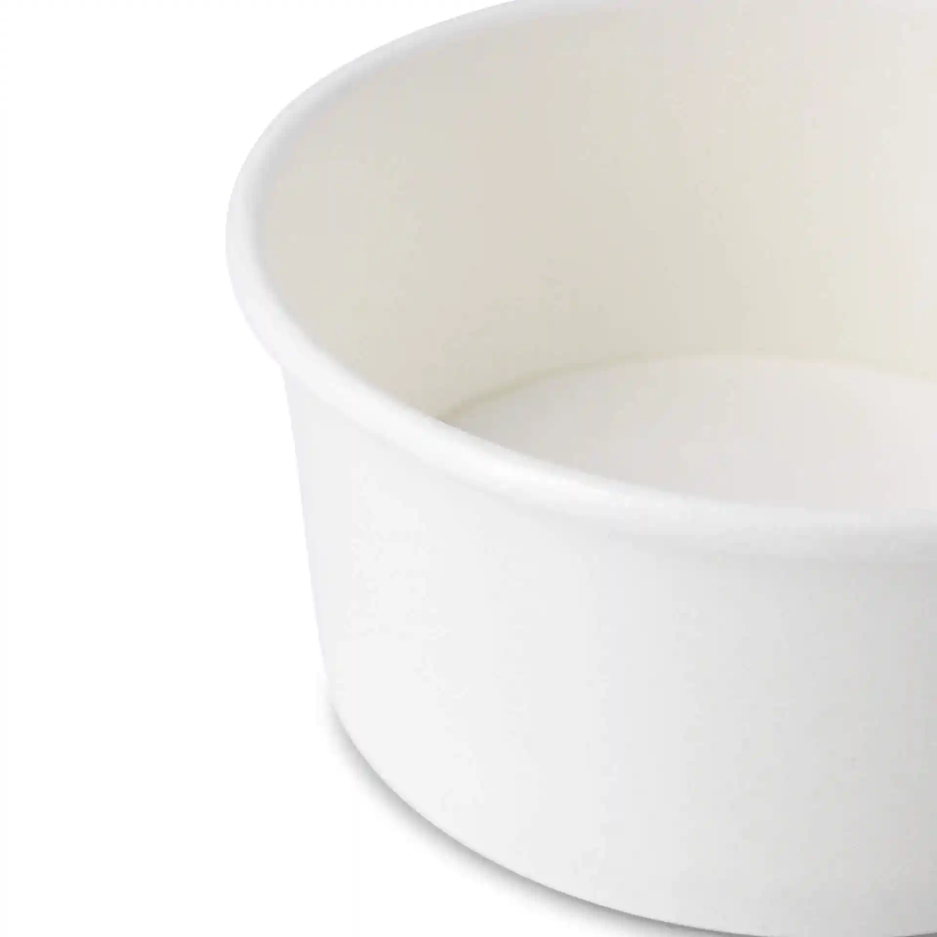 Witte papierbekers voor ijs met een ronde vorm, 92 mm diameter en 42 mm hoogte.