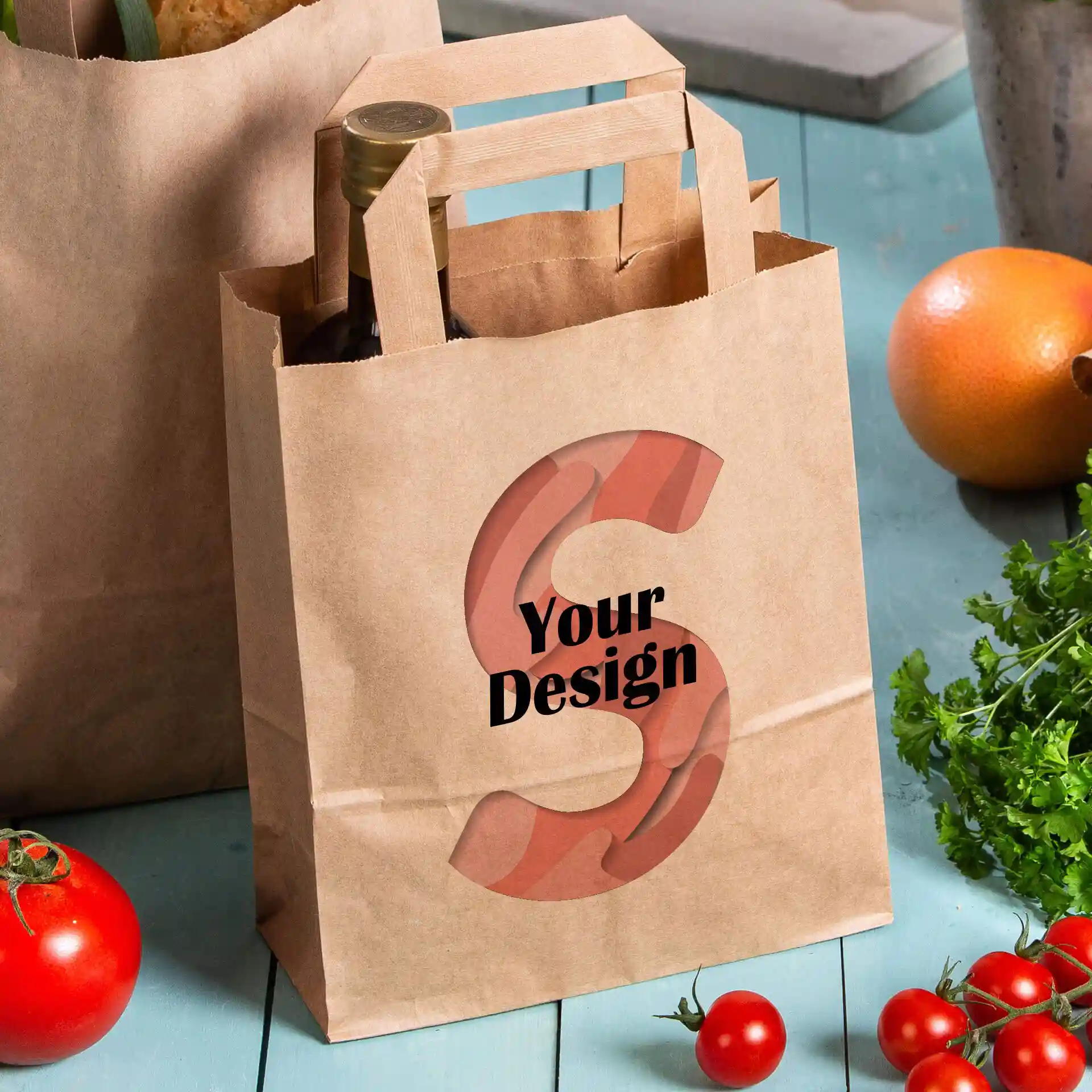 Bruine papieren draagtas in rechthoekige vorm, met een ontwerp met de letter 'S' en de tekst 'Jouw Ontwerp'.