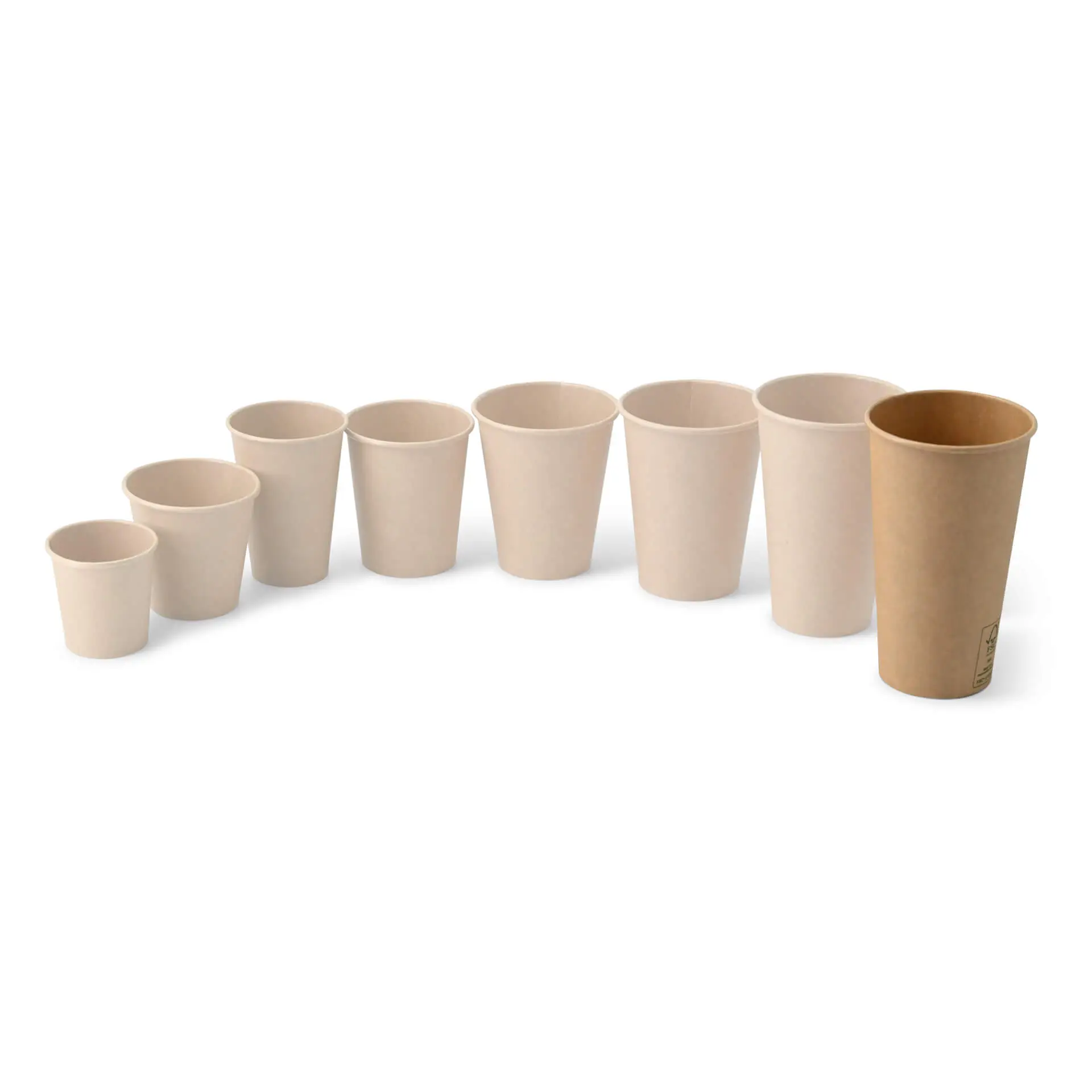 Set van enkelwandige papieren bekers, variërend van 50 ml tot 500 ml, met een bruine PLA-coating op de grootste beker.