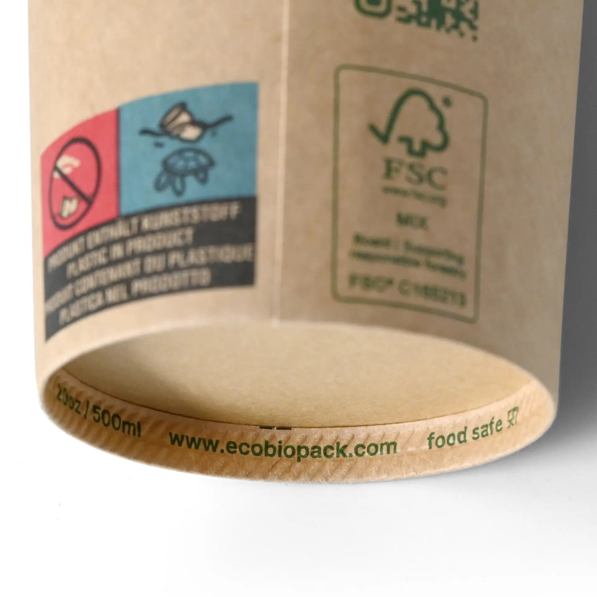 Eendelige papieren beker, 500 ml, bruin met PLA-coating; bevat symbolen voor recycling en voedselveiligheid op de buitenkant.