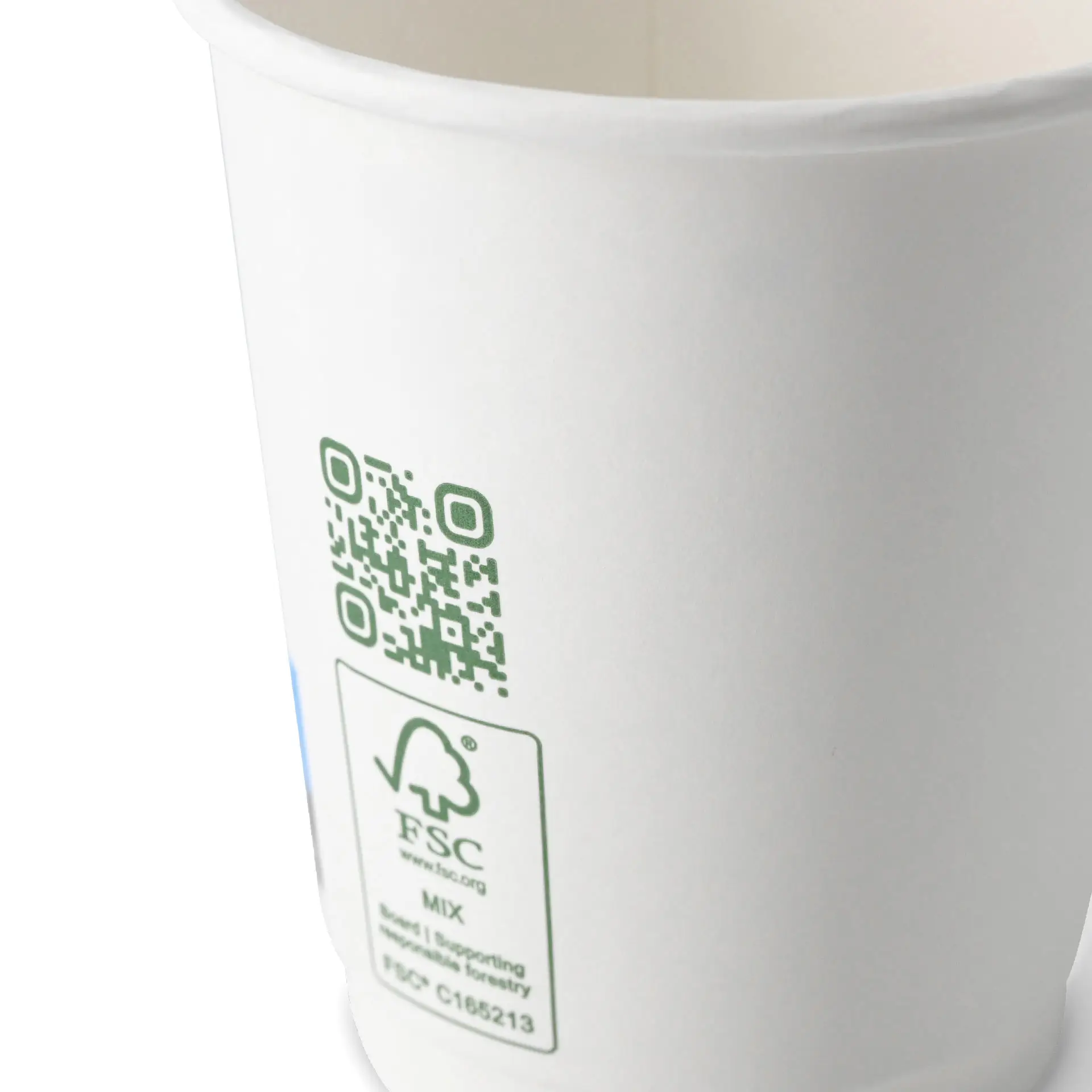 Witte dubbelwandige beker met een diameter van 80 mm, met een QR-code en een FSC-label aan de zijkant.