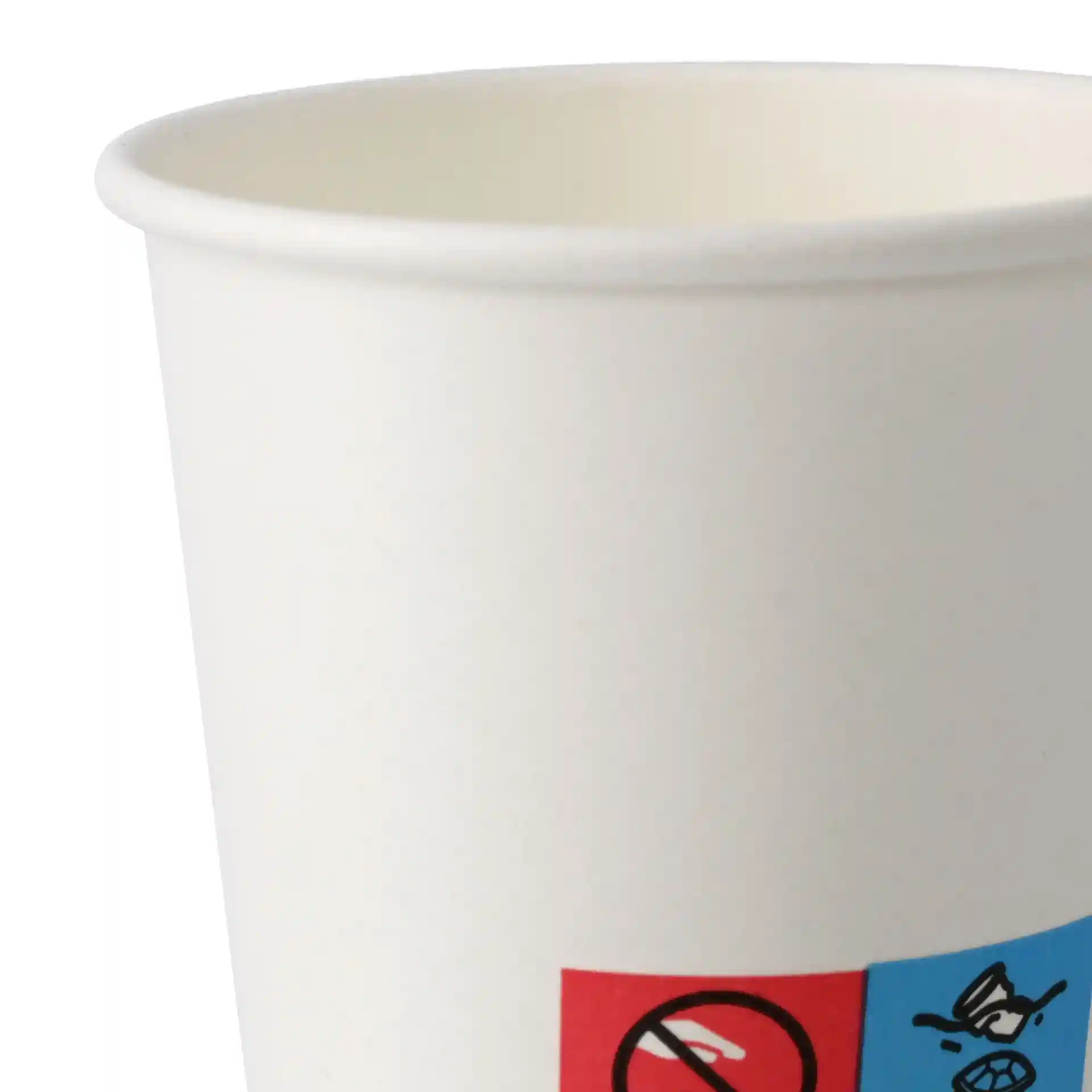 Witte beker met een diameter van 62 mm, met een rood en blauw etiket met symbolen.