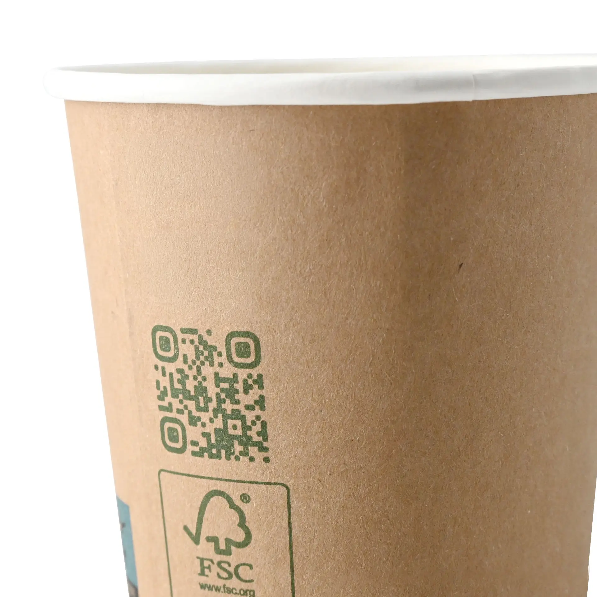 Bruine dubbelwandige beker met een witte rand, met een QR-code en een groen symbool aan de zijkant.