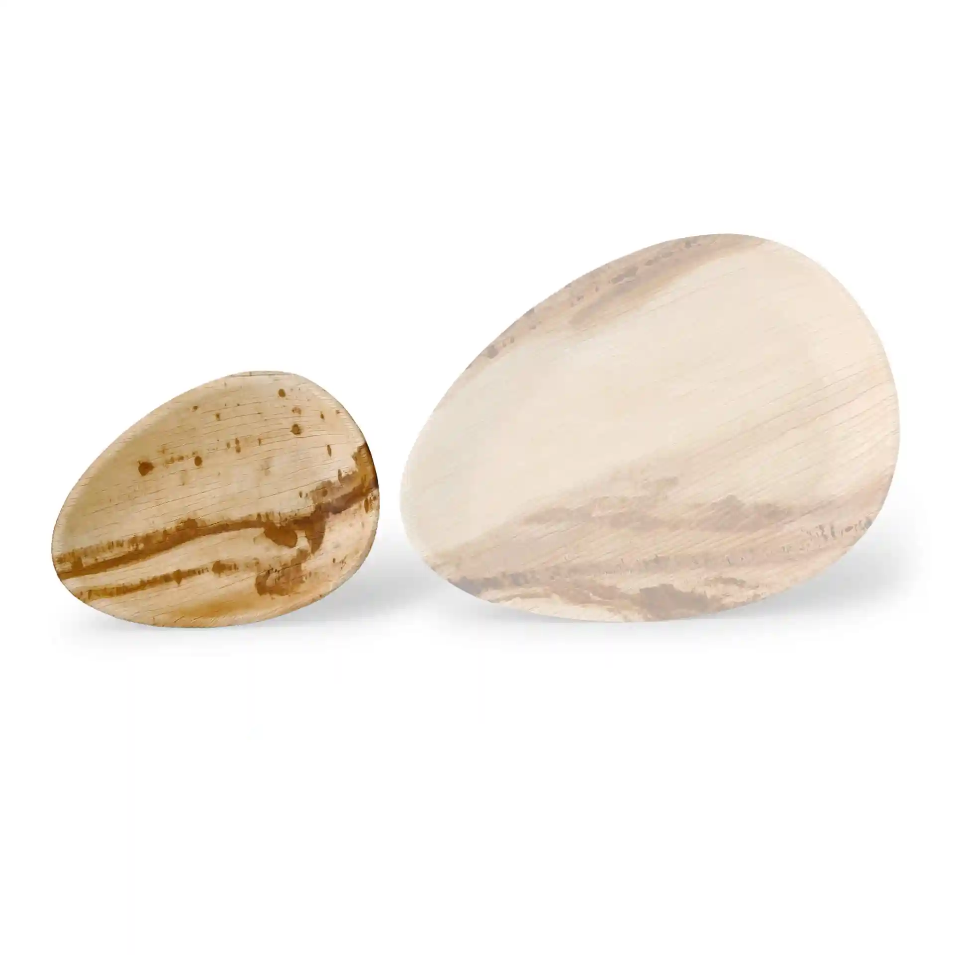 Twee ovale palmbladplaten in natuurlijke houtkleur, een grotere en een kleinere, op een witte achtergrond.