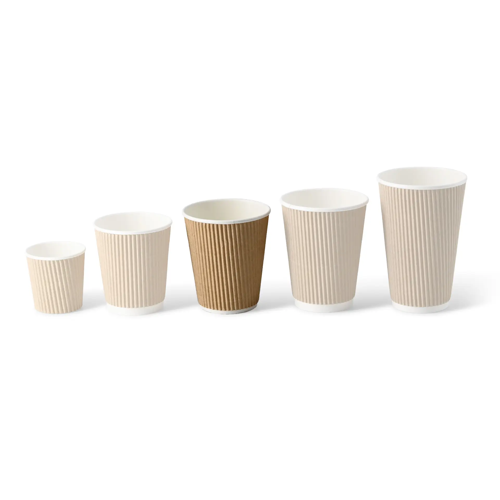 Afbeelding van vijf papieren bekers in verschillende maten, drie in licht beige en één in bruin met ribbeltextuur.