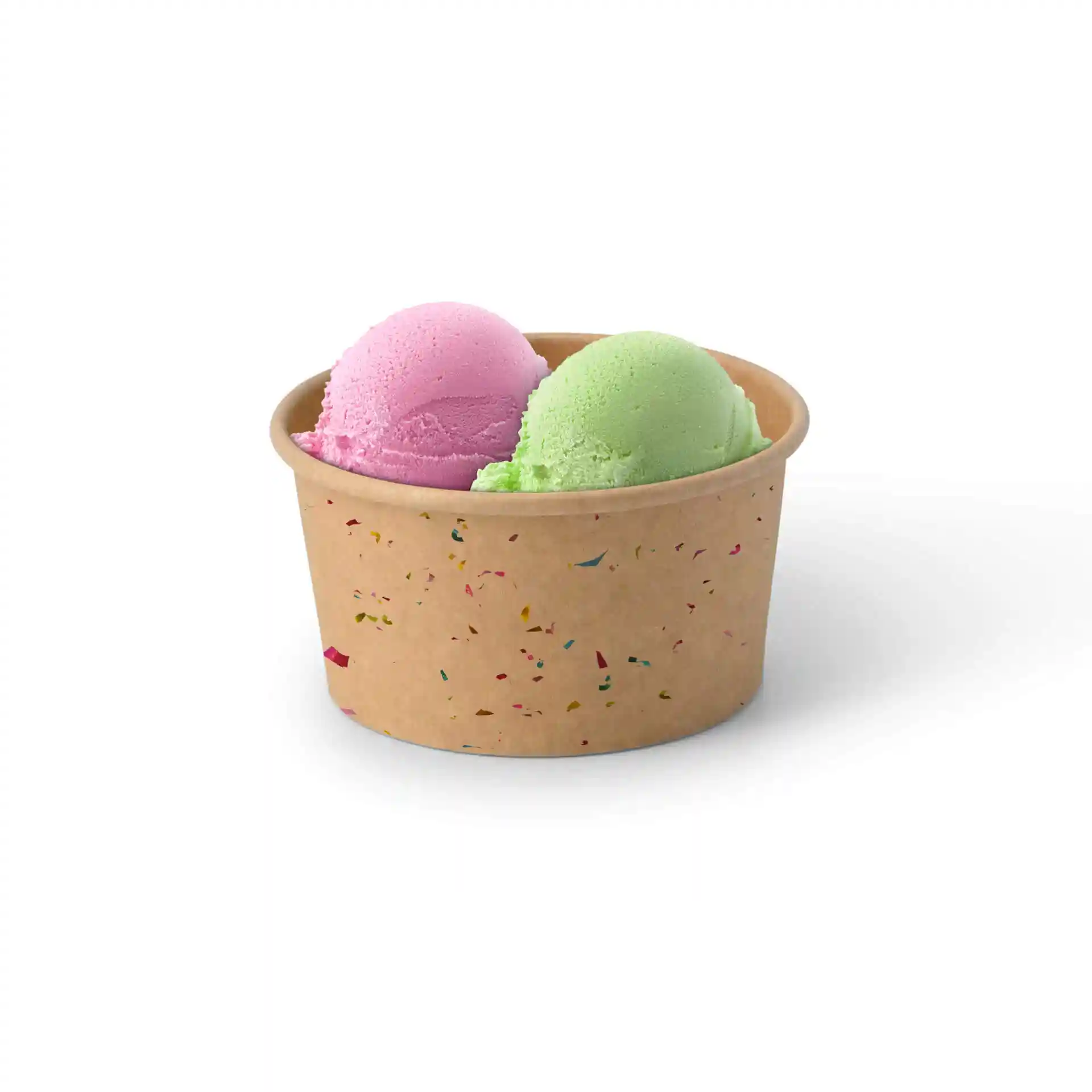 Ronde bruine kartonnen ijsbeker met twee bollen roze en groene ijs.