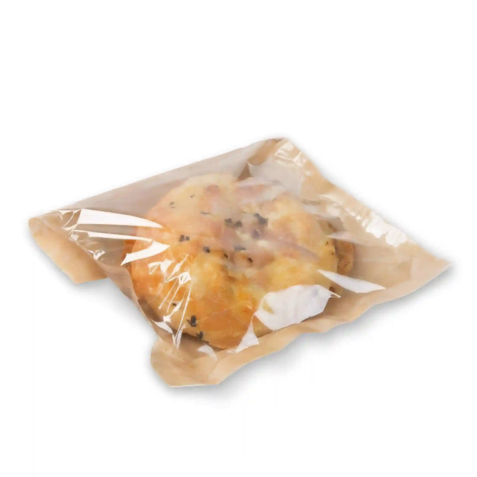 Snackzak van papier met palmbladprint, bevat een gebakken item verpakt in doorzichtig folie.