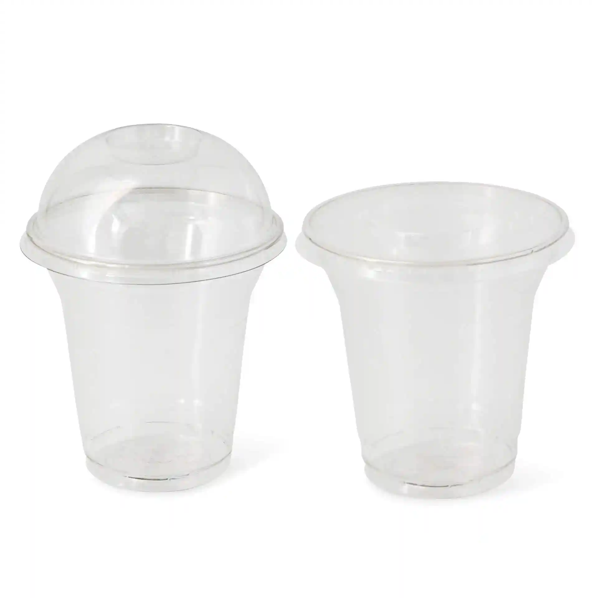 Transparante 8 oz rPET heldere bekers, één met een dome deksel en één zonder, naast elkaar weergegeven.