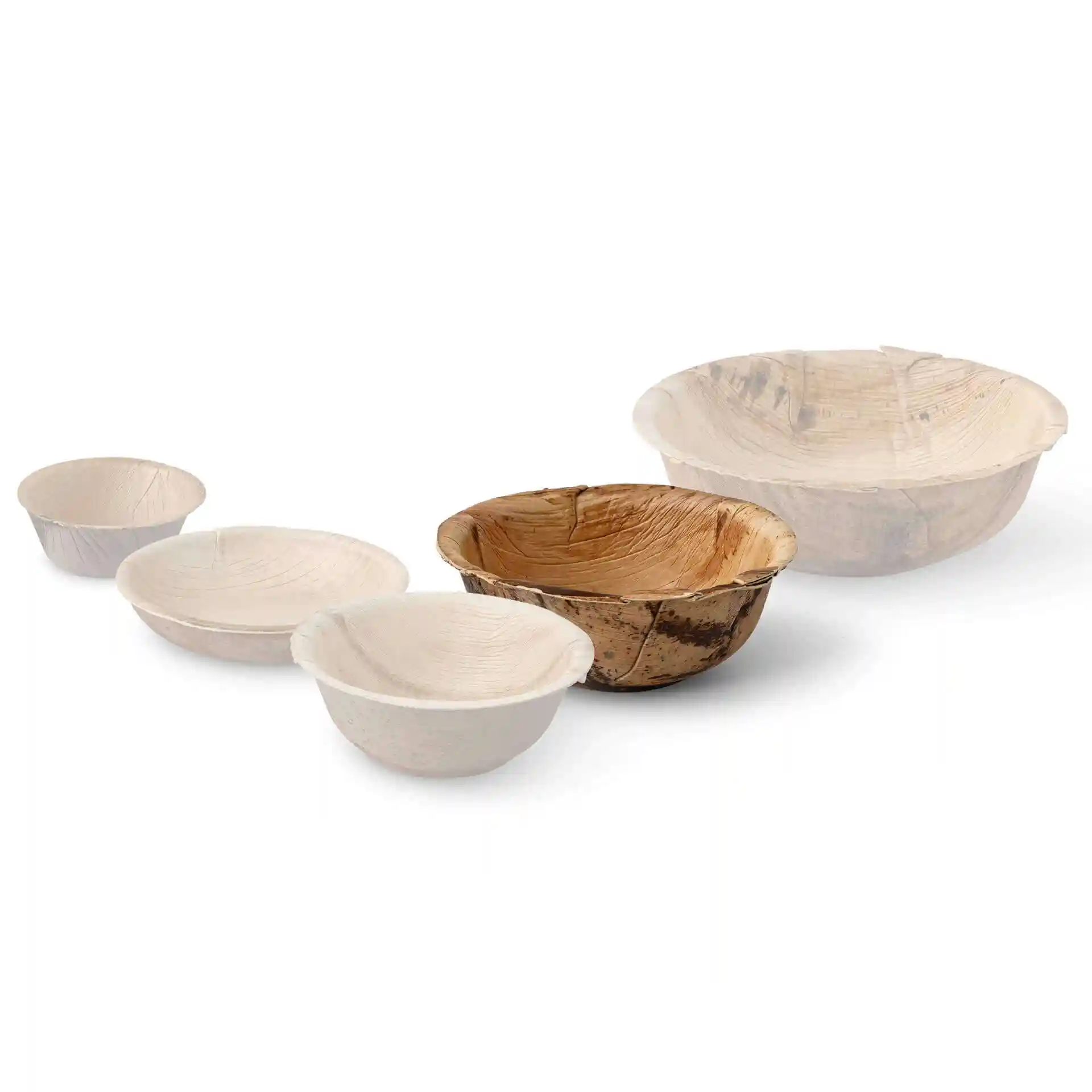 Vijf ronde palmbladschaaltjes in verschillende maten, met een natuurlijke houtkleur en zonder coating.