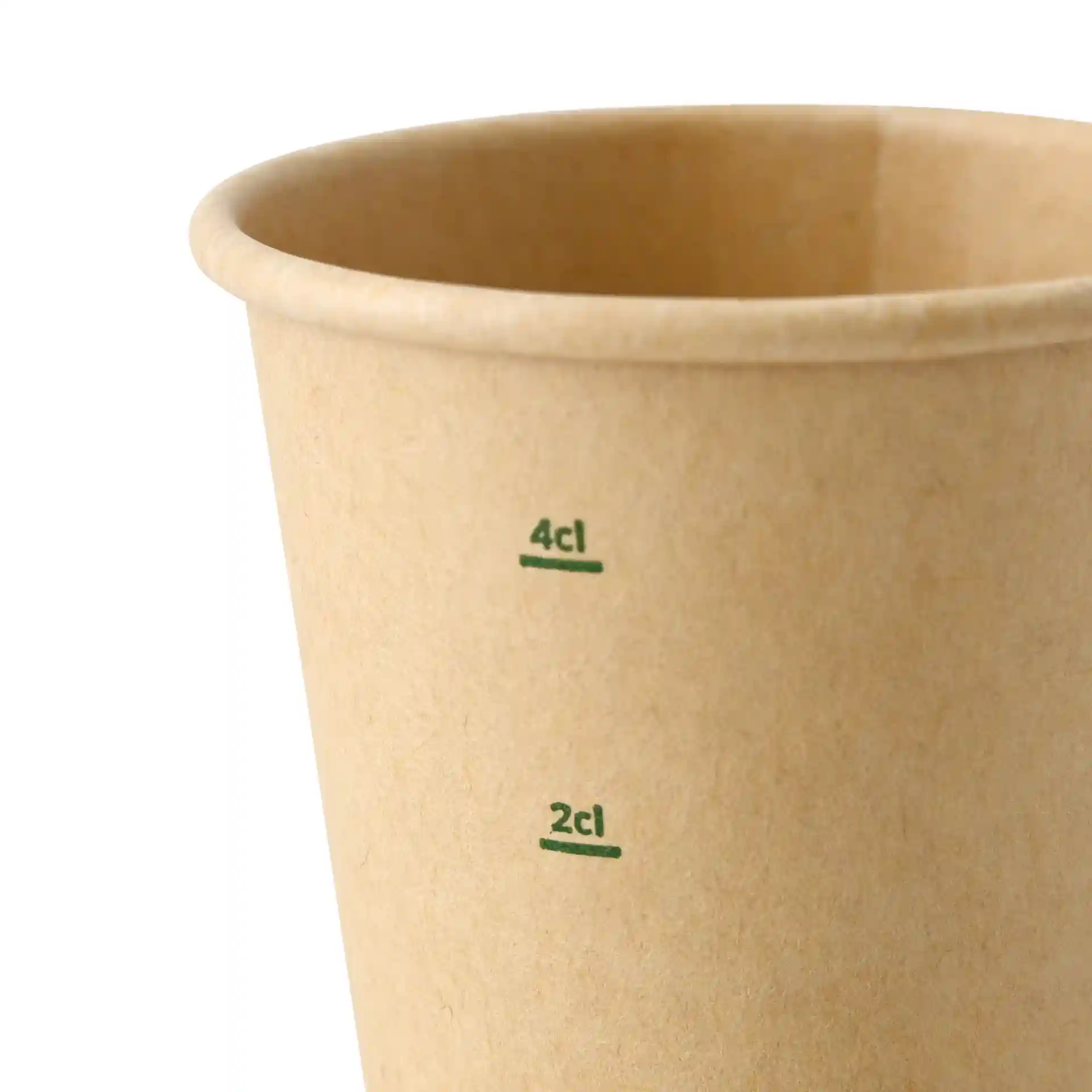 Bruine papieren beker met meetmarkeringen voor 2 cl en 4 cl aan de zijkant, enkele wandconstructie.