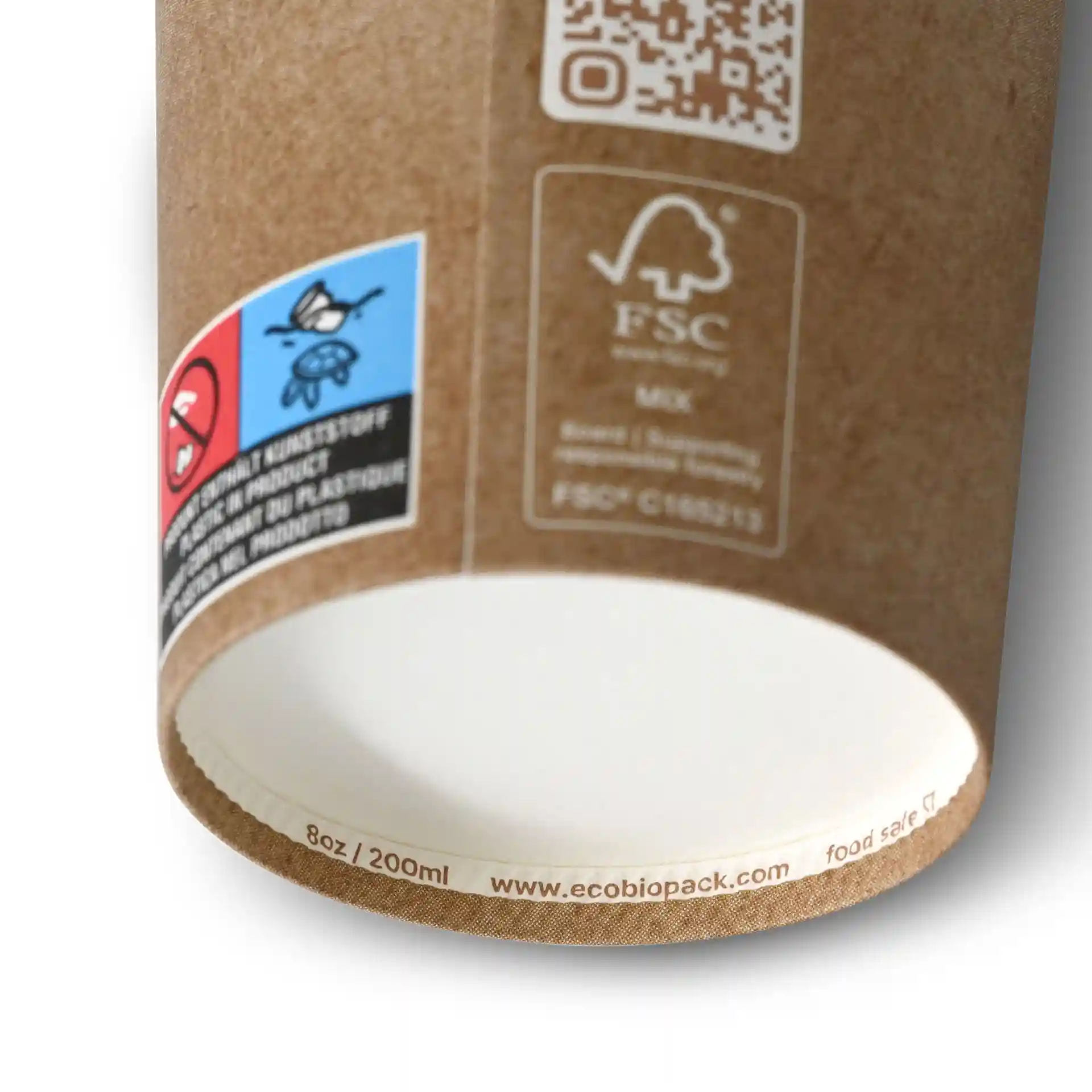 Bruine papieren beker met een witte binnenkant, 200 ml capaciteit, met verschillende labels en markeringen aan de buitenkant.